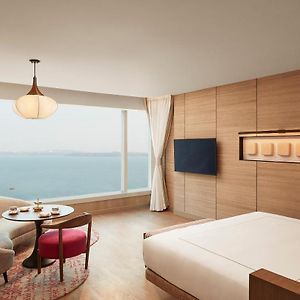 Deluxe Sea View Room King Bed
